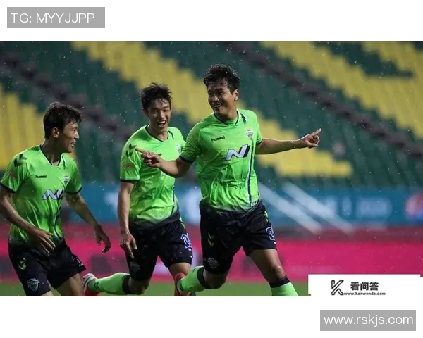 当年并肩作战的兄弟情谊今日依旧闪耀在绿茵赛场 当年并肩作战的兄弟情谊今日依旧闪耀在绿茵赛场